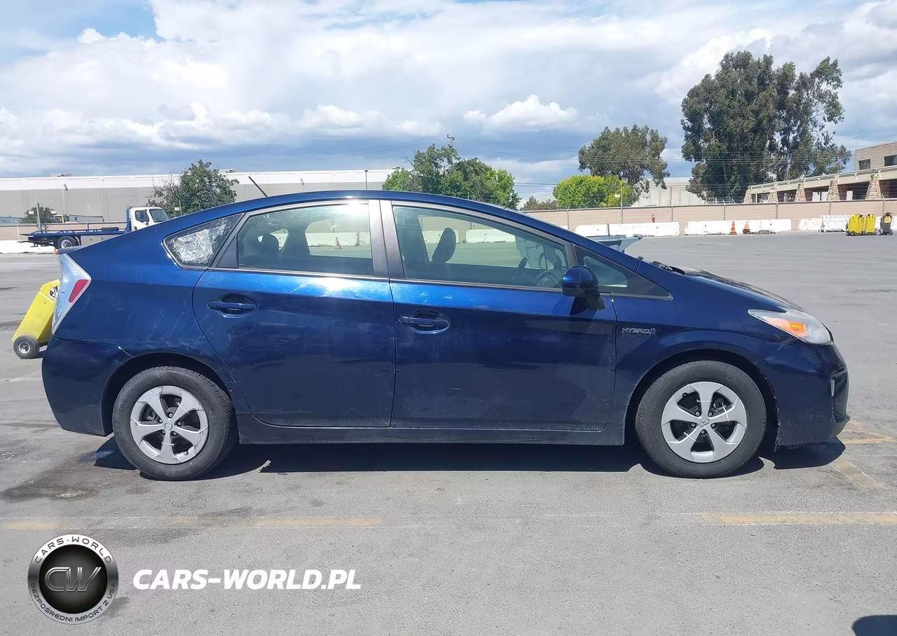 2013 Toyota Prius Two VIN:JTDKN3DU0D1634742 - 13