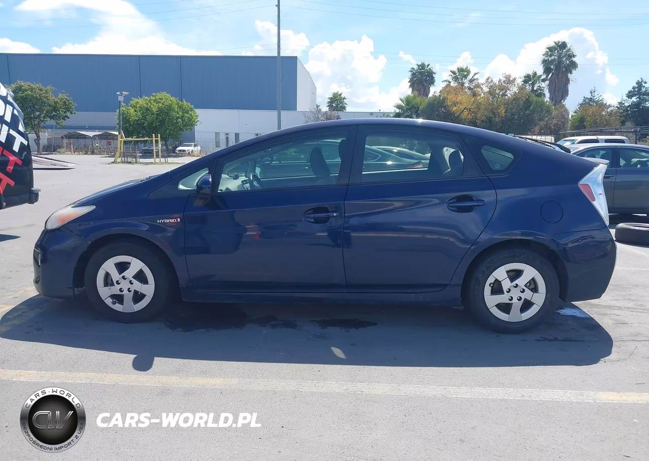 2013 Toyota Prius Two VIN:JTDKN3DU0D1634742 - 14