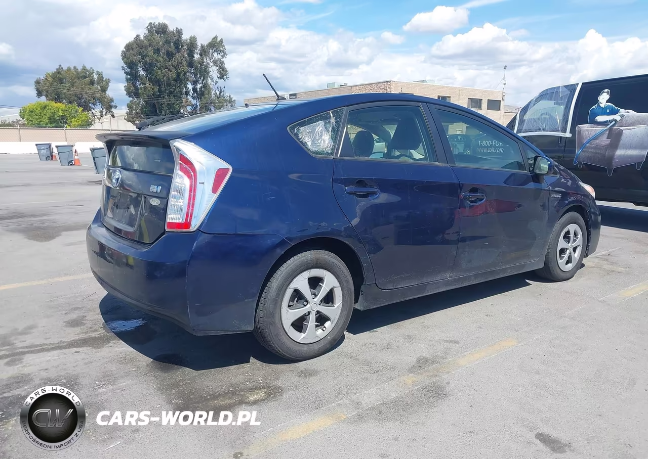 2013 Toyota Prius Two VIN:JTDKN3DU0D1634742 - 4