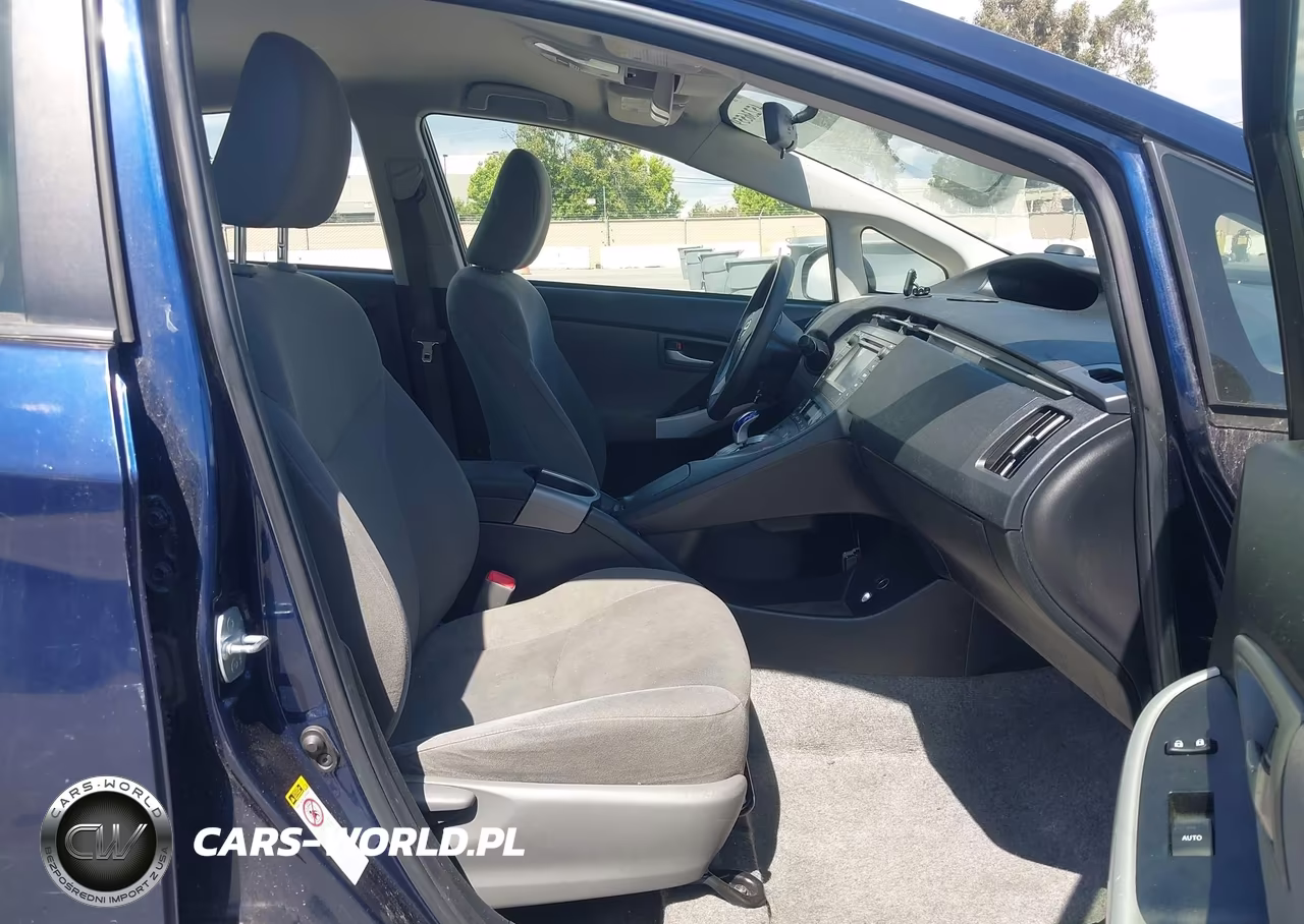2013 Toyota Prius Two VIN:JTDKN3DU0D1634742 - 5