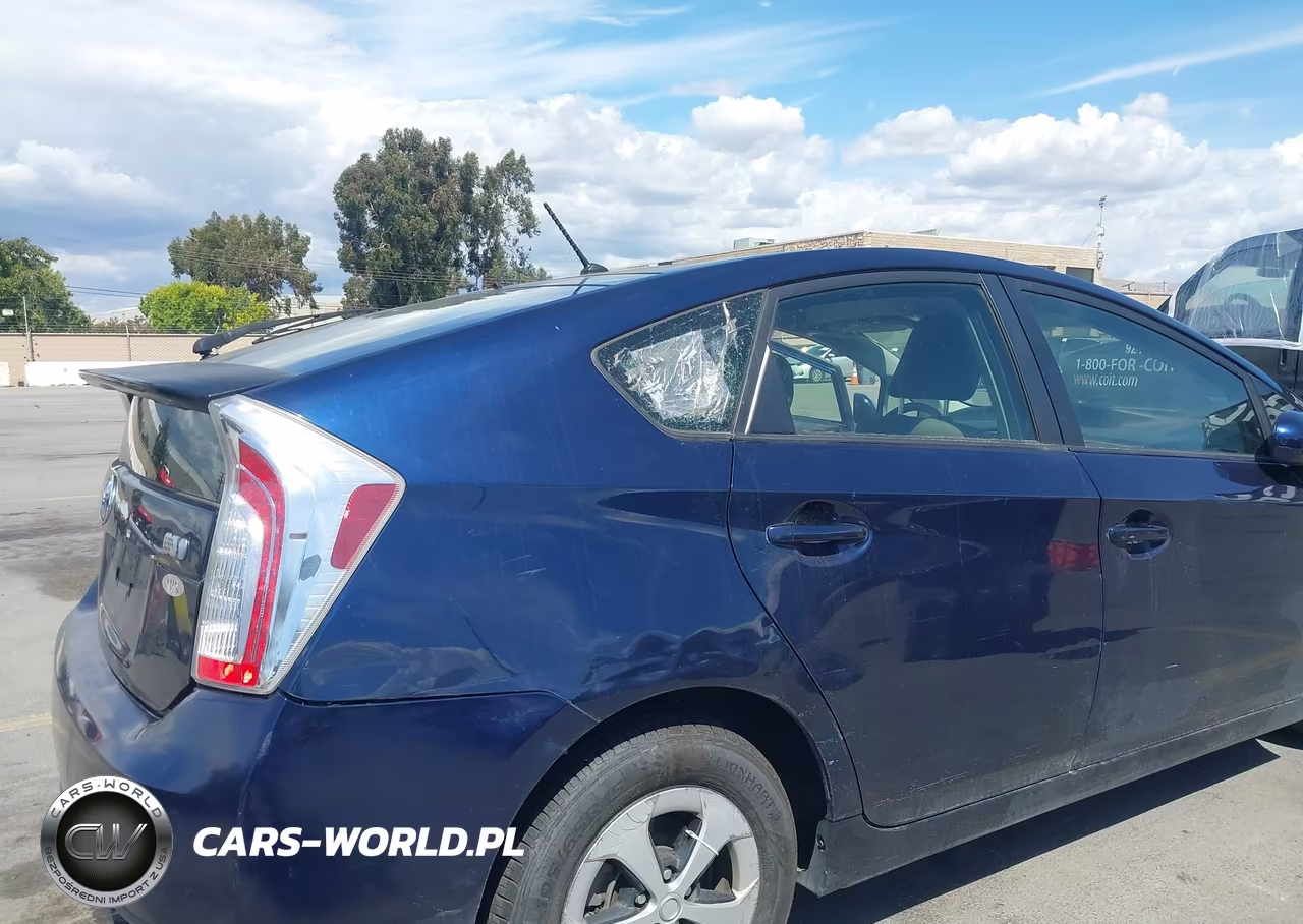 2013 Toyota Prius Two VIN:JTDKN3DU0D1634742 - 6