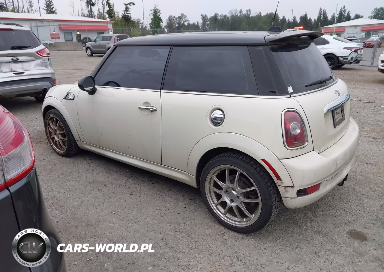 2009 Mini Cooper S VIN:WMWMF73589TX40940 - 3