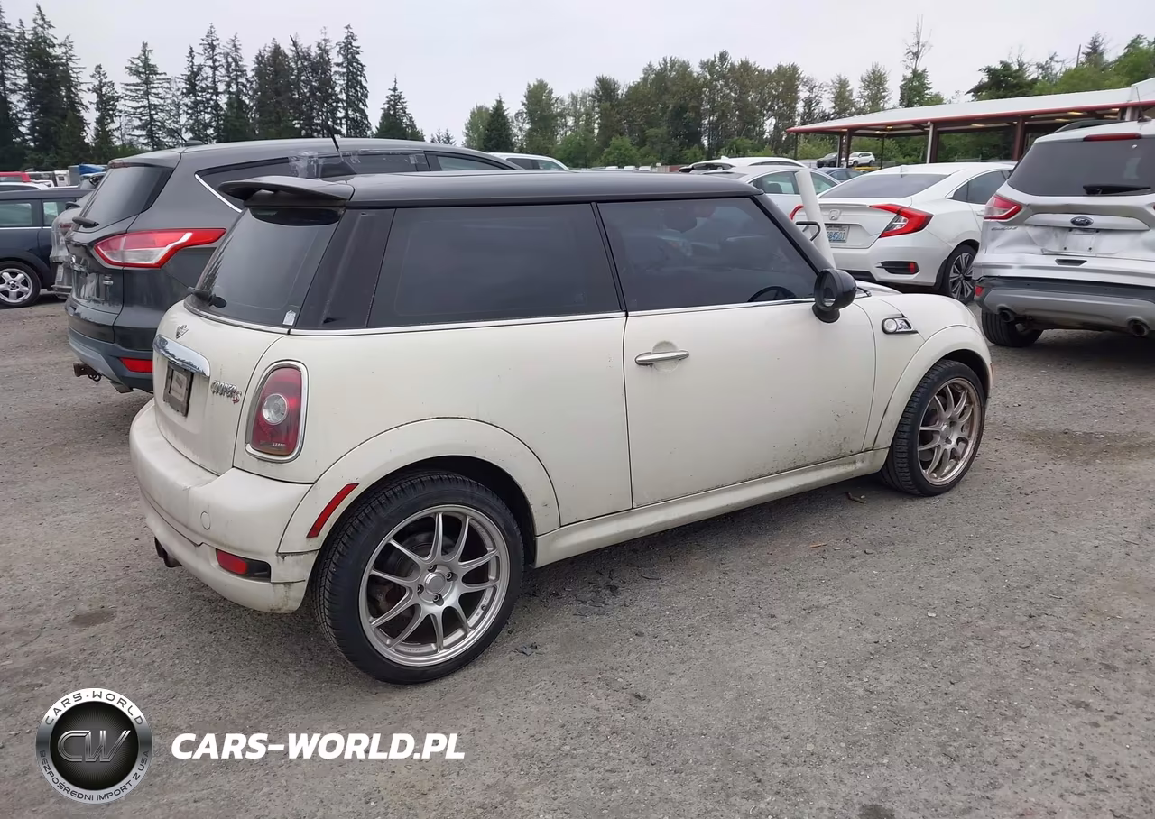 2009 Mini Cooper S VIN:WMWMF73589TX40940 - 4