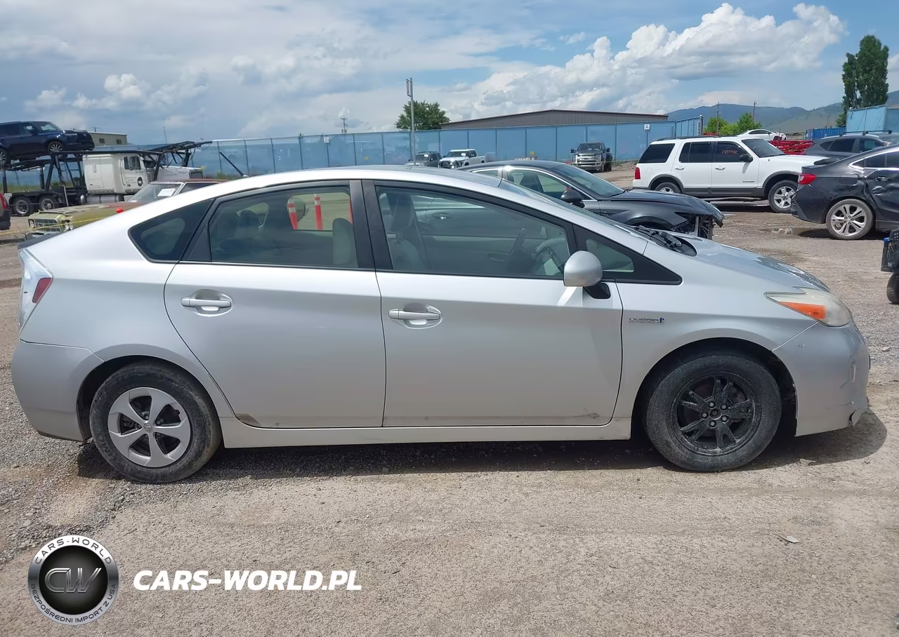 2014 Toyota Prius Two VIN:JTDKN3DU2E1776608 - 13