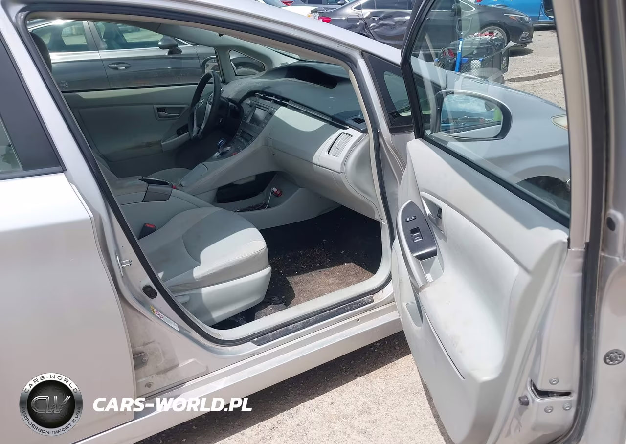2014 Toyota Prius Two VIN:JTDKN3DU2E1776608 - 5