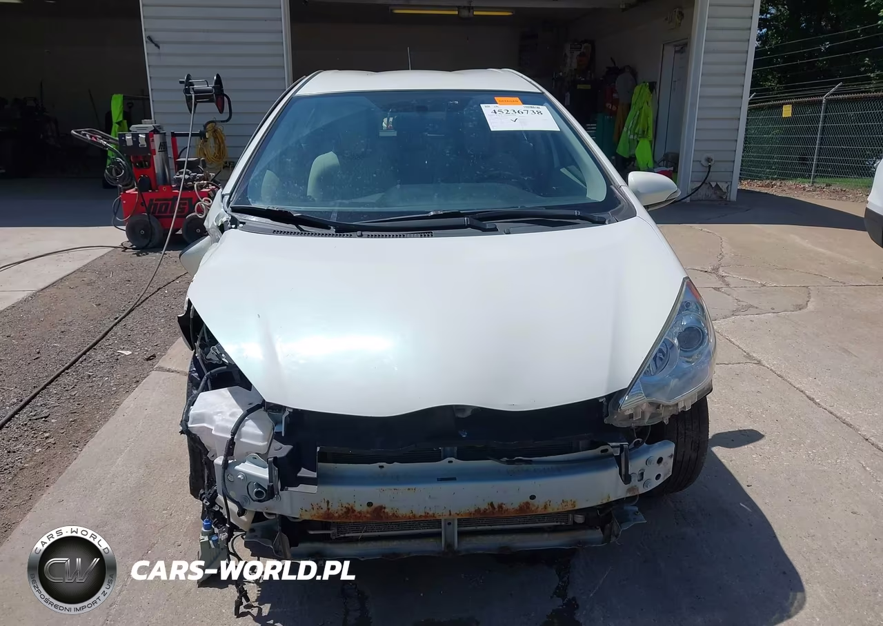 2014 Toyota Prius C One VIN:JTDKDTB35E1077082 - 13