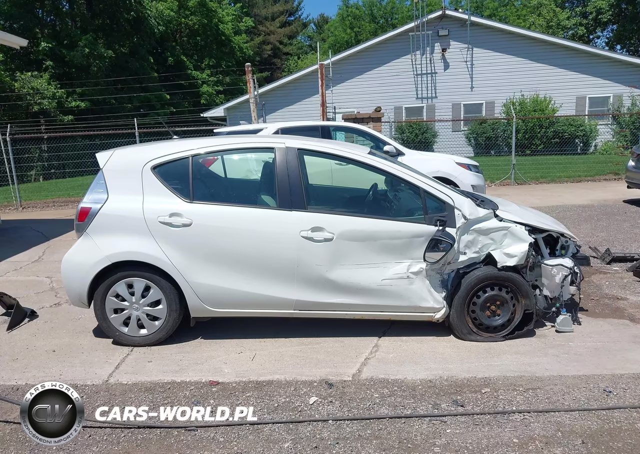 2014 Toyota Prius C One VIN:JTDKDTB35E1077082 - 14