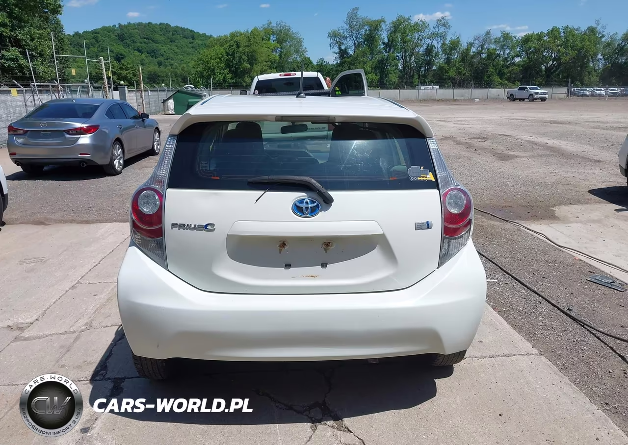 2014 Toyota Prius C One VIN:JTDKDTB35E1077082 - 17