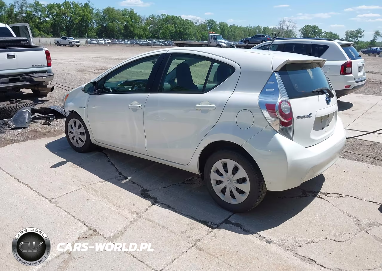 2014 Toyota Prius C One VIN:JTDKDTB35E1077082 - 3