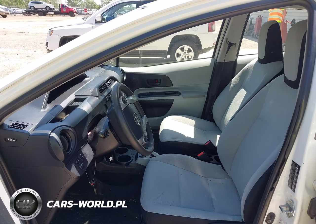 2014 Toyota Prius C One VIN:JTDKDTB35E1077082 - 5