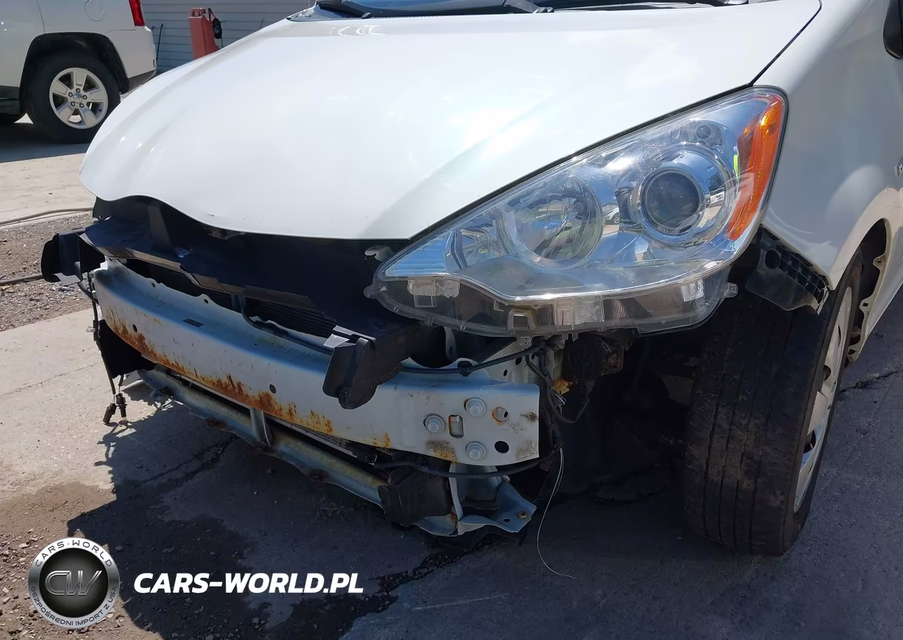2014 Toyota Prius C One VIN:JTDKDTB35E1077082 - 6