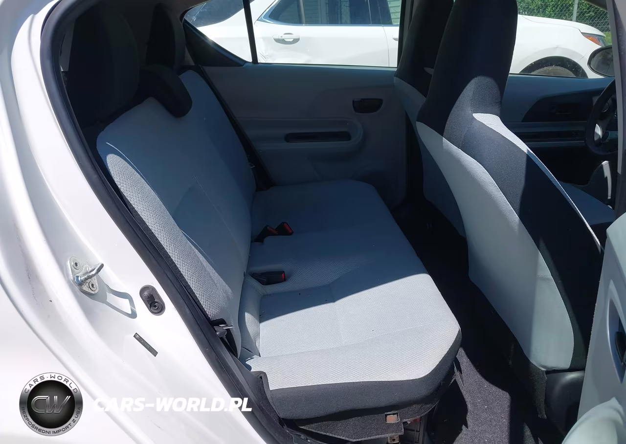 2014 Toyota Prius C One VIN:JTDKDTB35E1077082 - 8