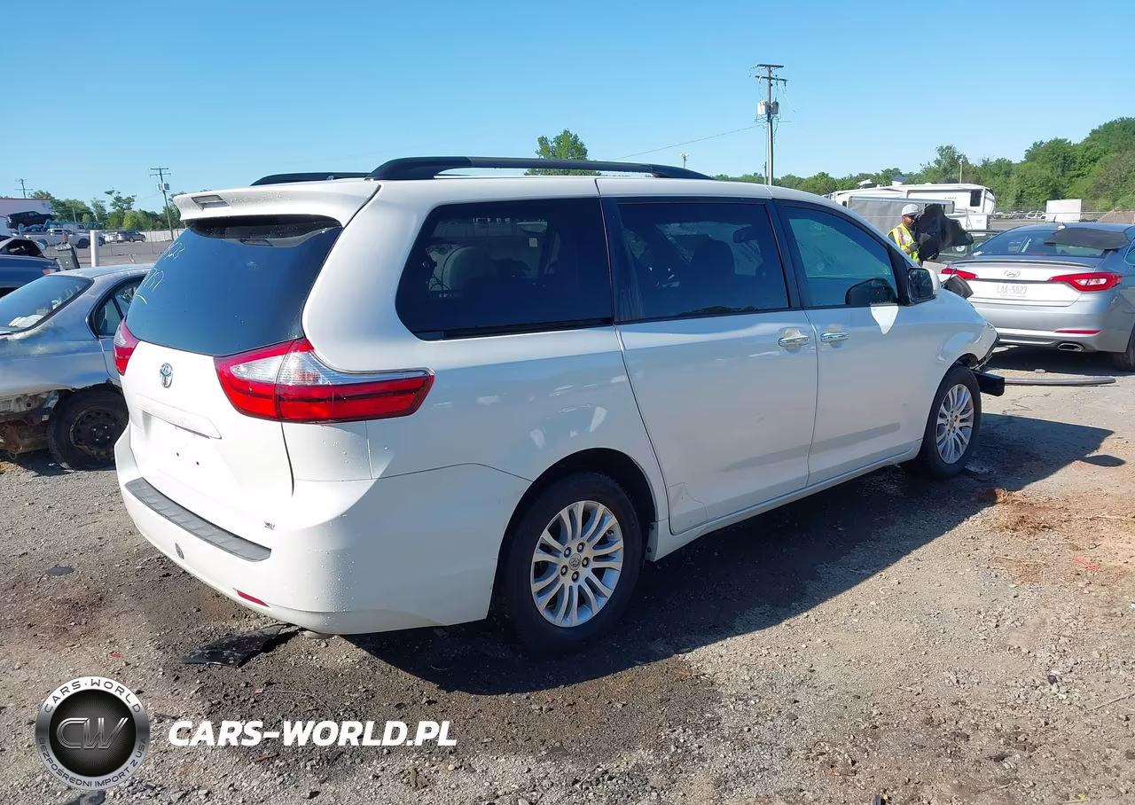 2017 Toyota Sienna Xle 8 Passenger VIN:5TDYZ3DC3HS898438 - 4