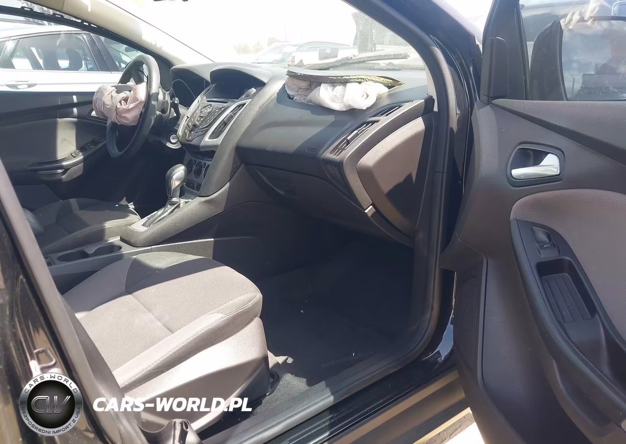 2014 Ford Focus Se VIN:1FADP3K22EL247691 - 5