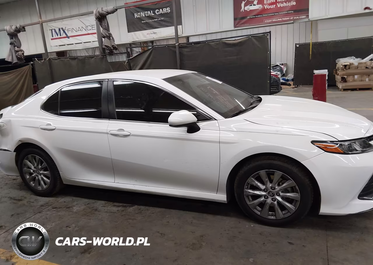 2018 Toyota Camry Le VIN:JTNB11HK9J3067225 - 13