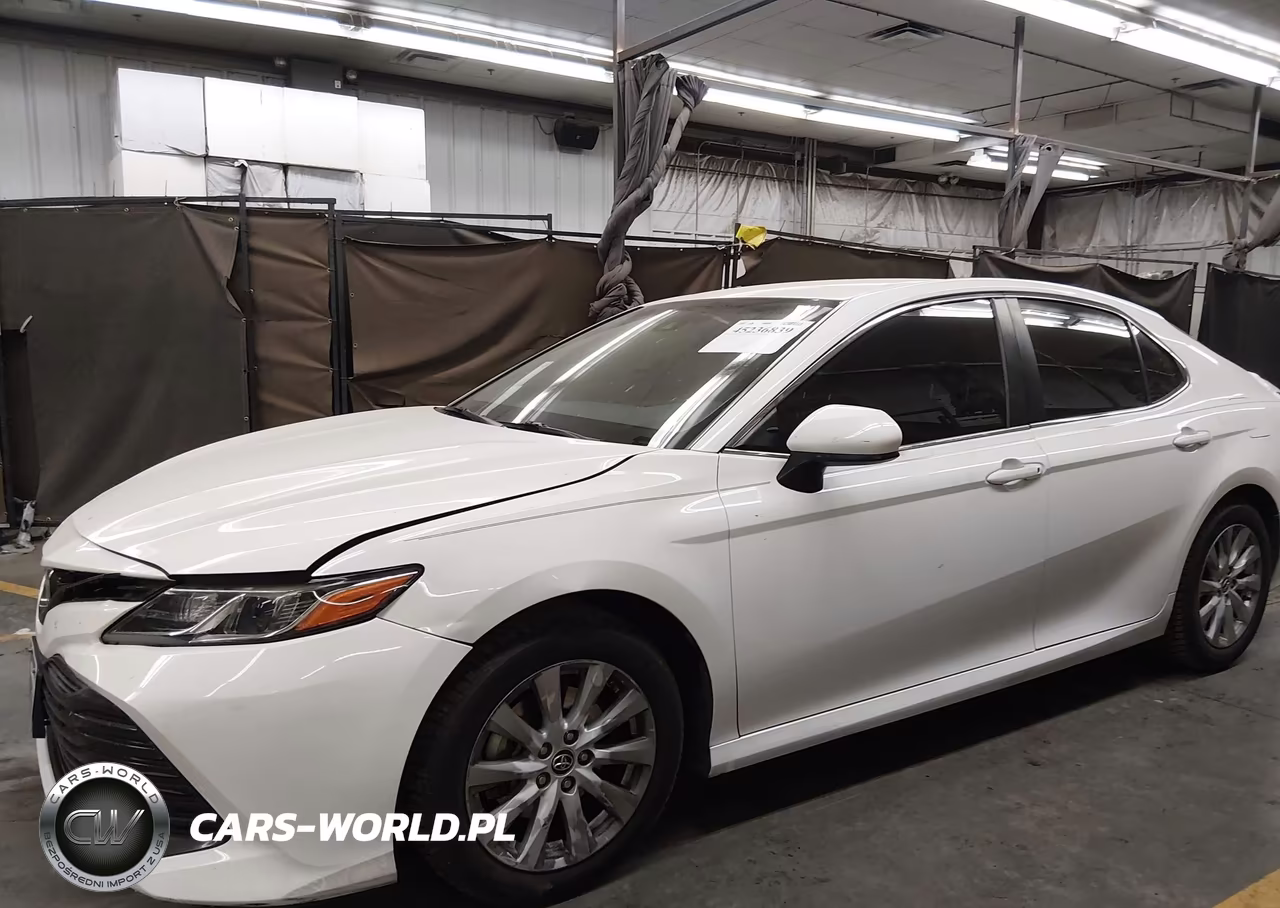 2018 Toyota Camry Le VIN:JTNB11HK9J3067225 - 14