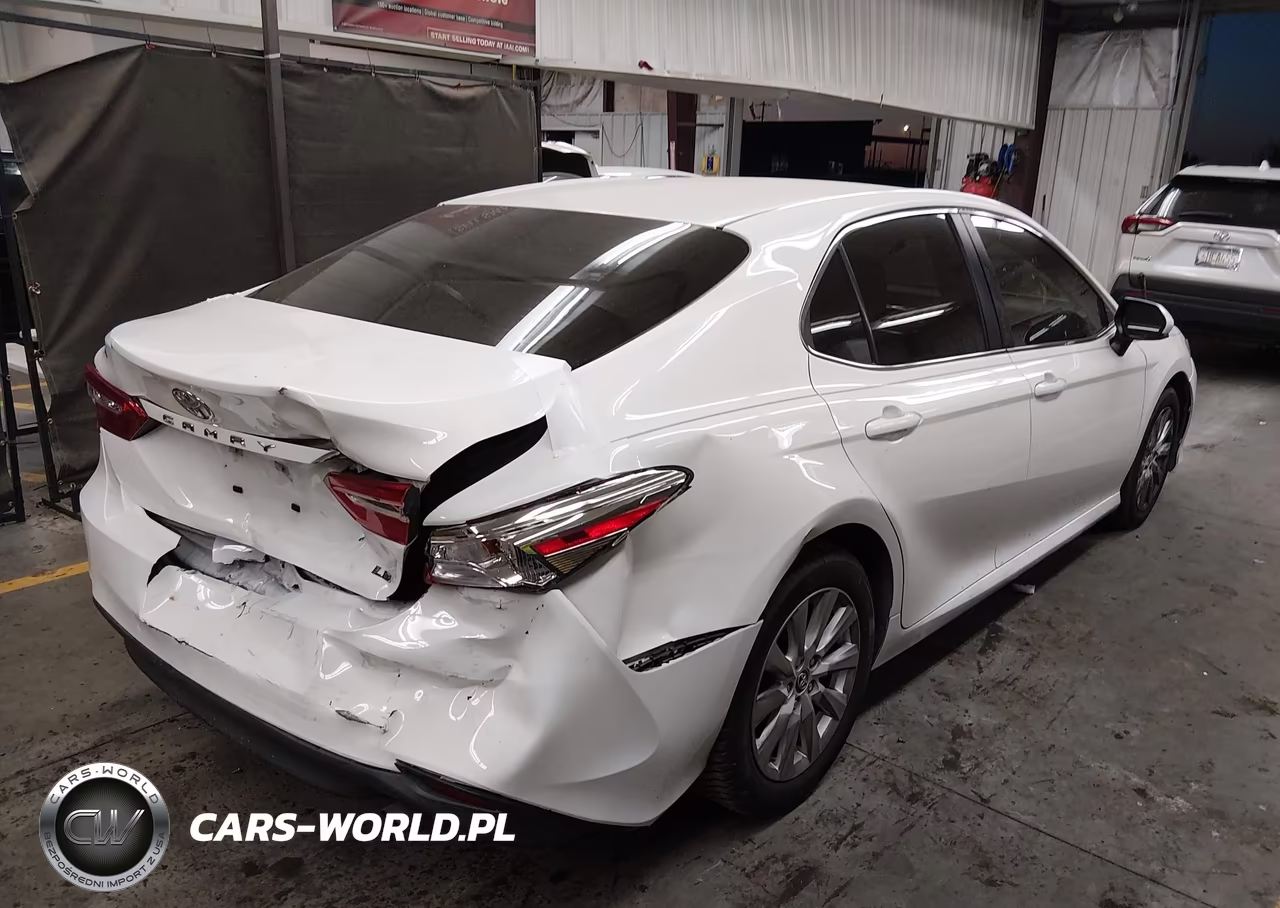 2018 Toyota Camry Le VIN:JTNB11HK9J3067225 - 4