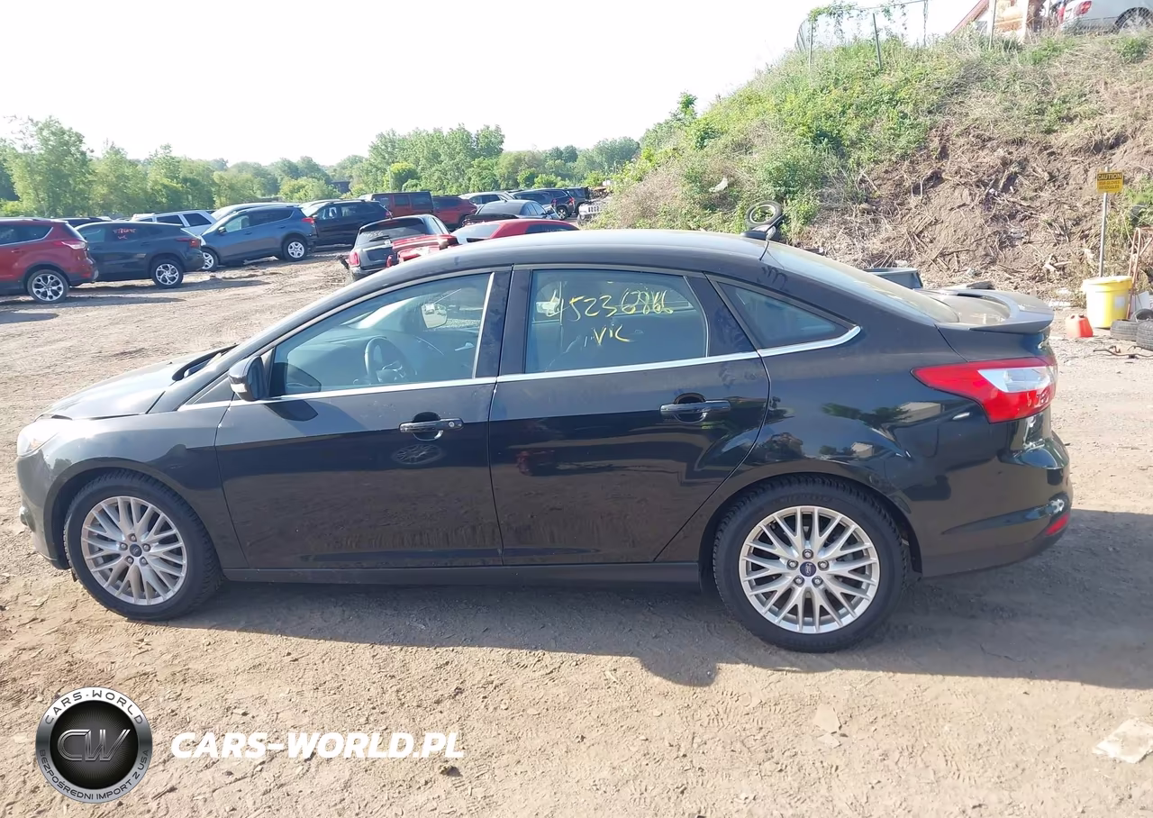 2013 Ford Focus Titanium VIN:1FADP3J27DL383976 - 13