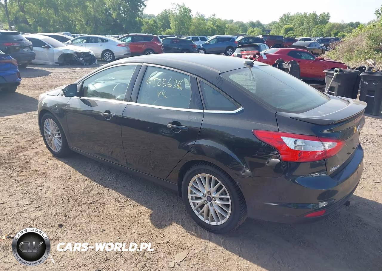 2013 Ford Focus Titanium VIN:1FADP3J27DL383976 - 3