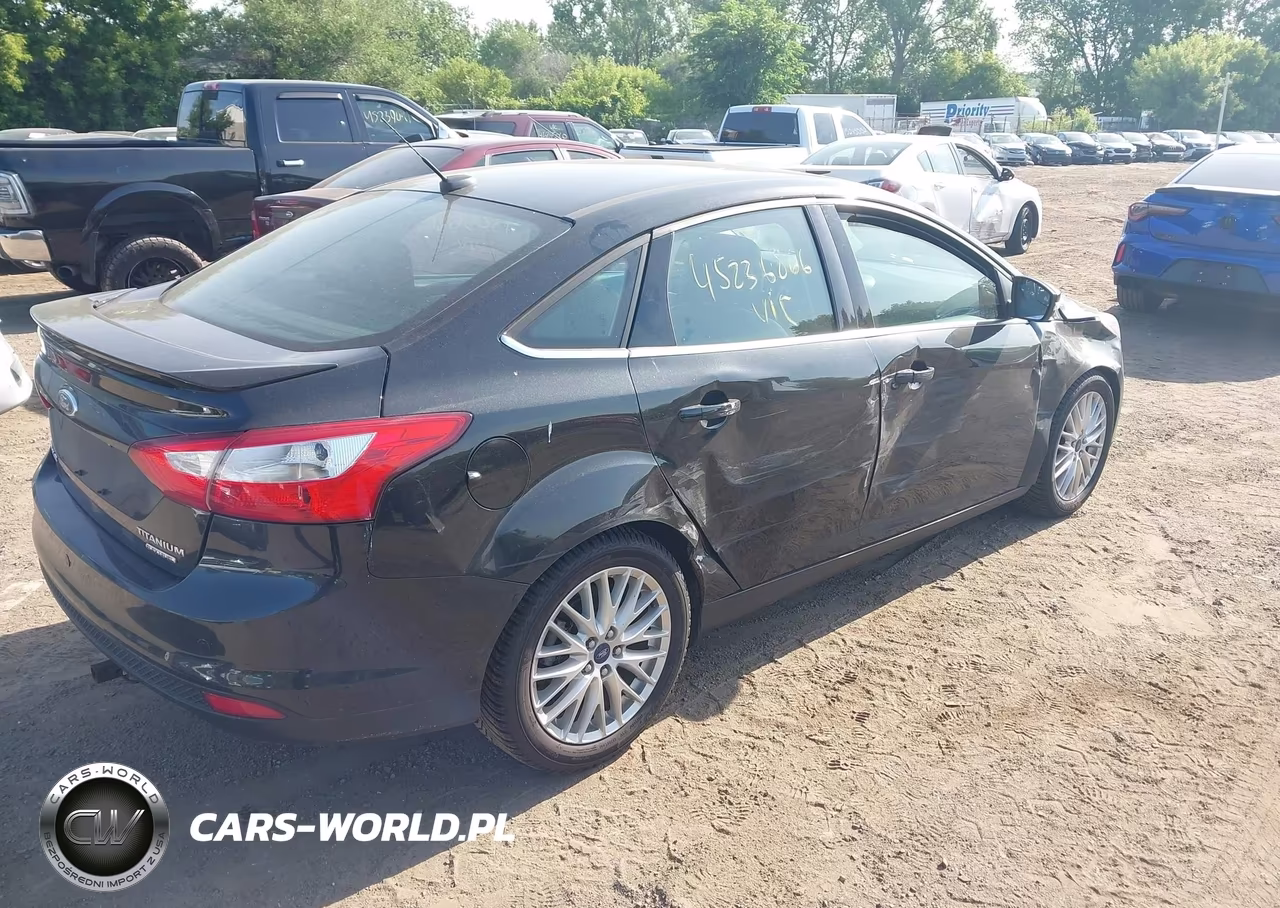 2013 Ford Focus Titanium VIN:1FADP3J27DL383976 - 4