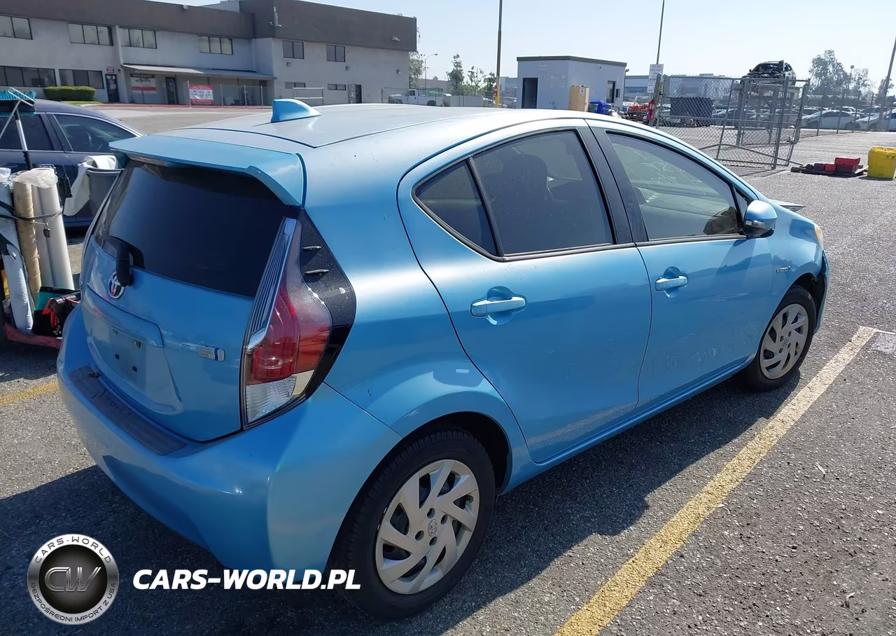 2015 Toyota Prius C Four-One-Three-Two VIN:JTDKDTB34F1104404 - 4