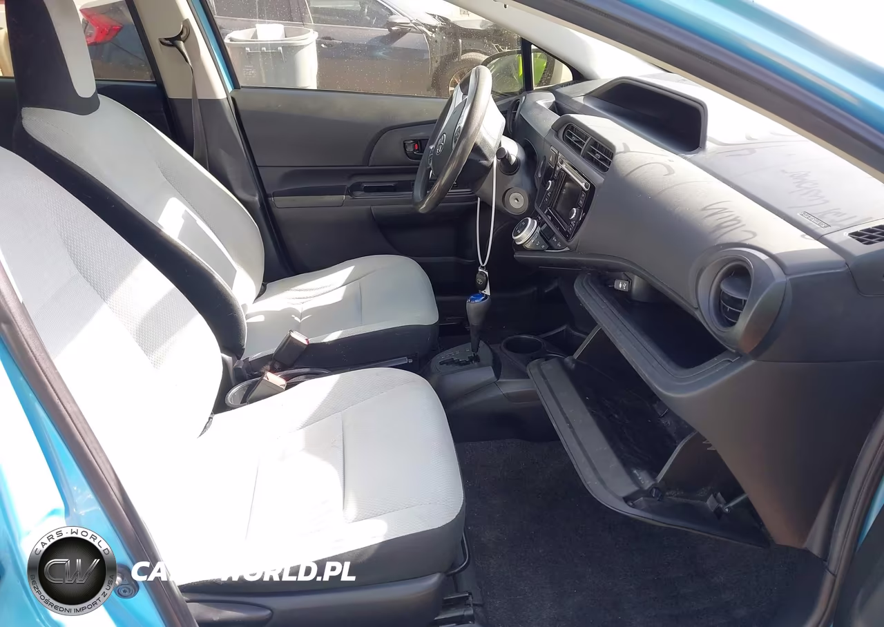 2015 Toyota Prius C Four-One-Three-Two VIN:JTDKDTB34F1104404 - 5