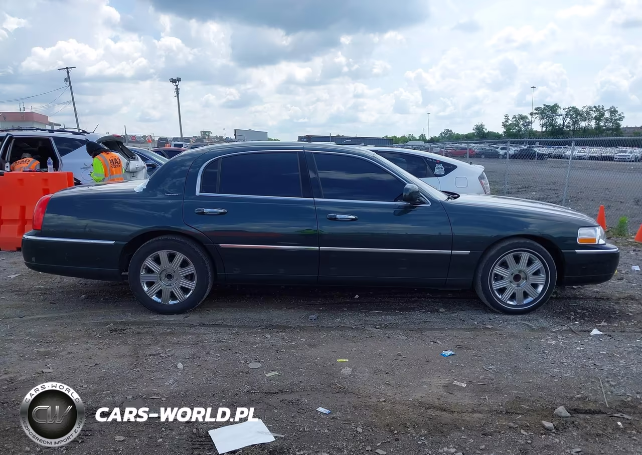 2003 Lincoln Town Car Signature VIN:1LNHM82W13Y609171 - 13