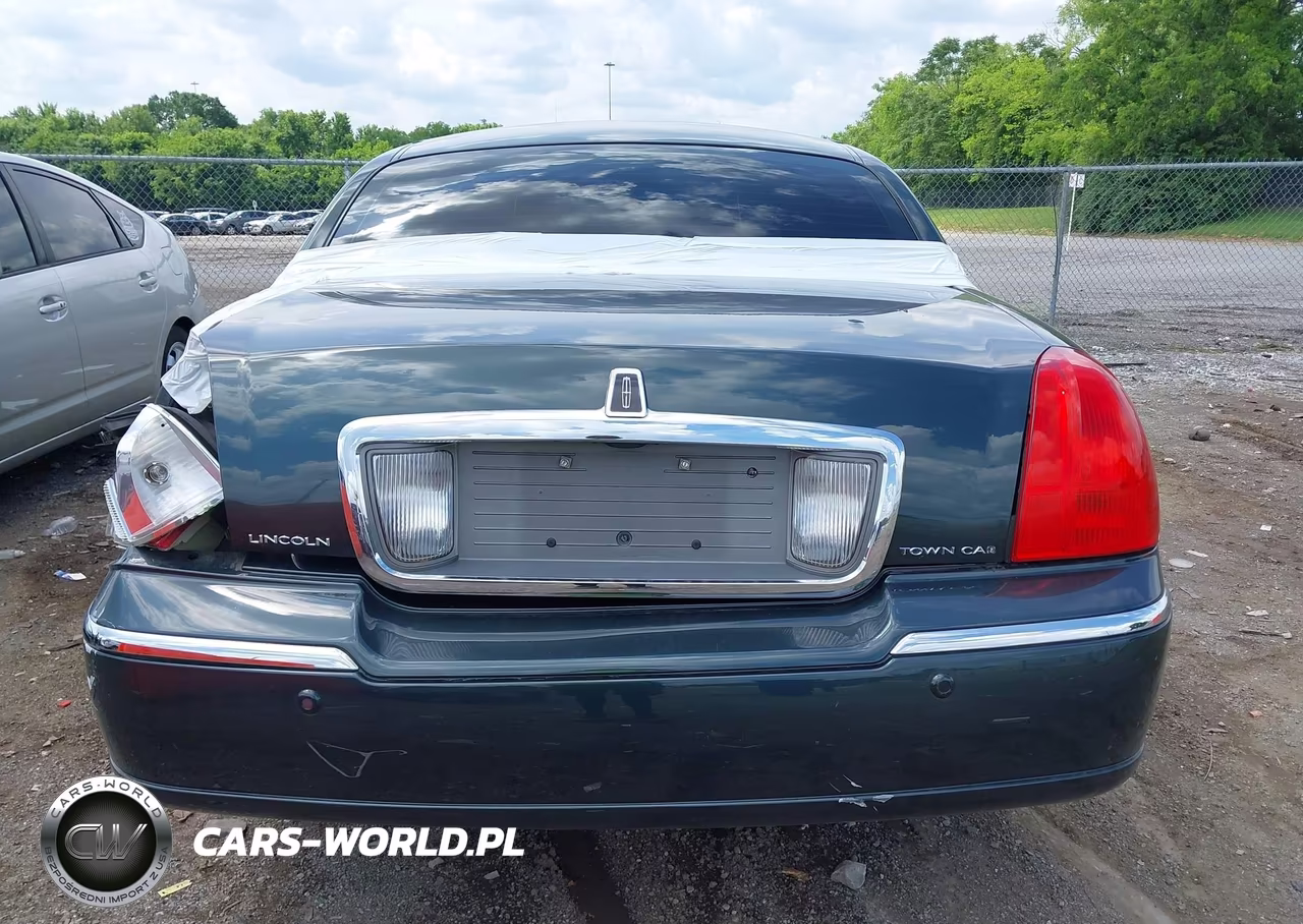 2003 Lincoln Town Car Signature VIN:1LNHM82W13Y609171 - 16