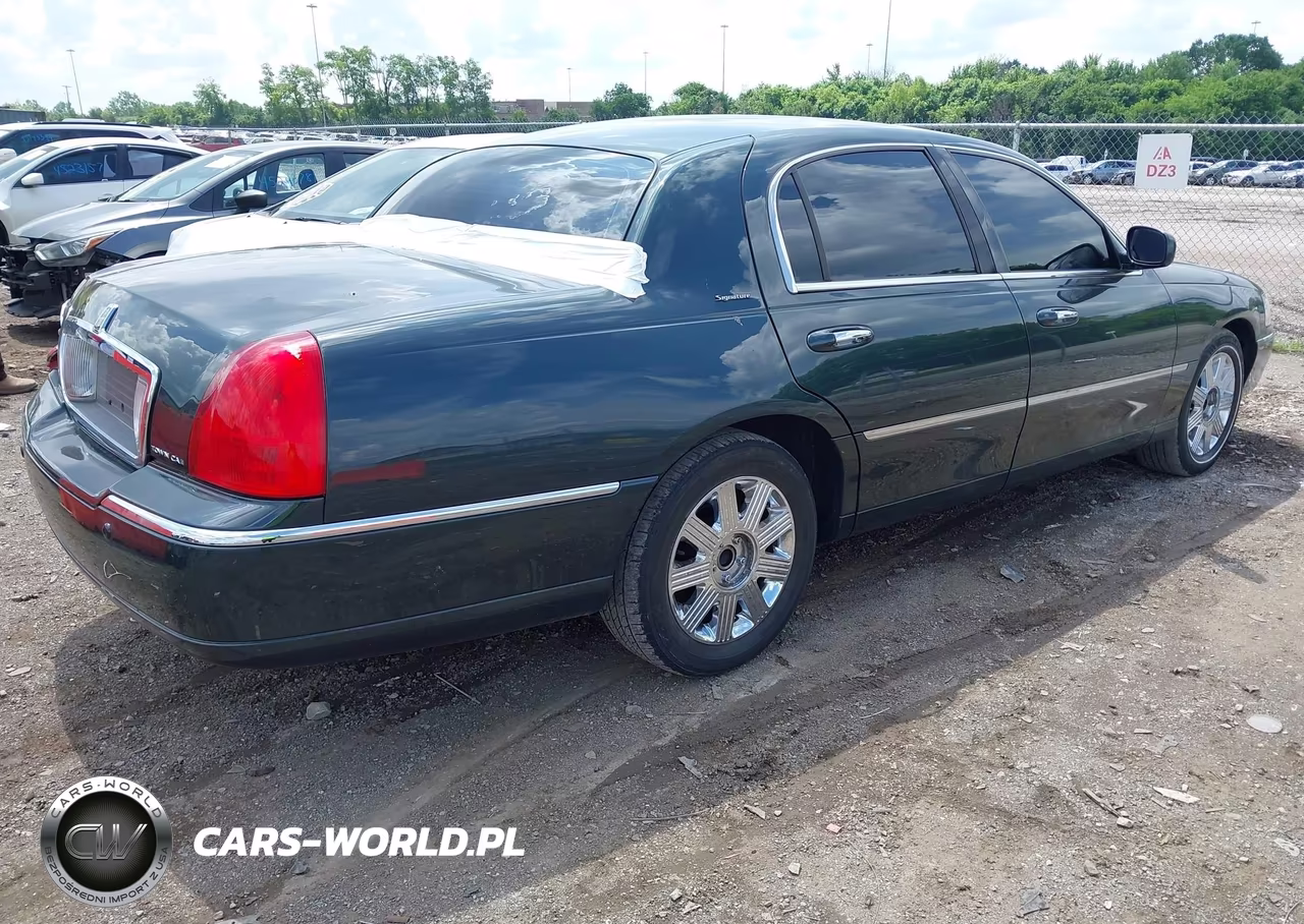 2003 Lincoln Town Car Signature VIN:1LNHM82W13Y609171 - 4