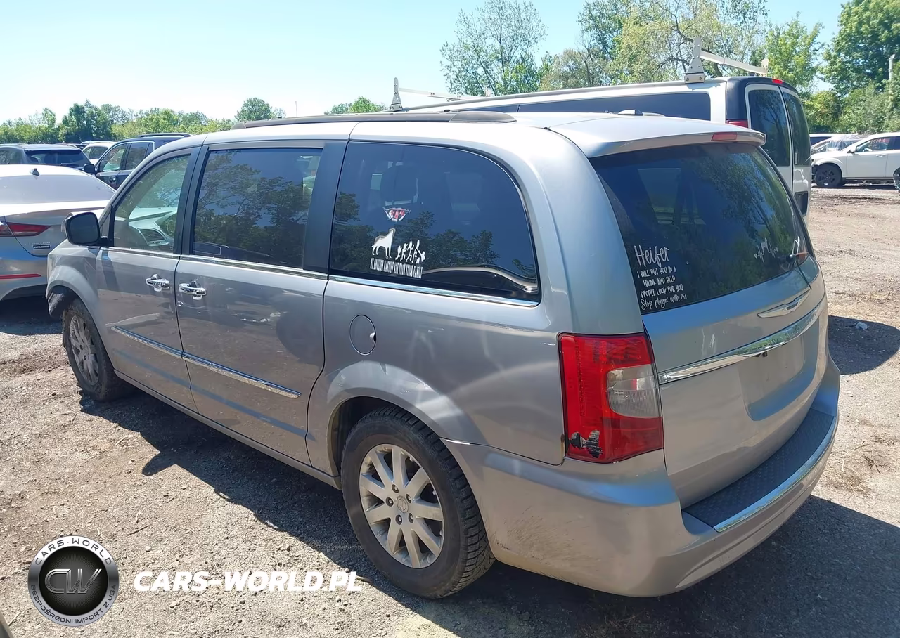 2016 Chrysler Town & Country Touring VIN:2C4RC1BGXGR112478 - 3