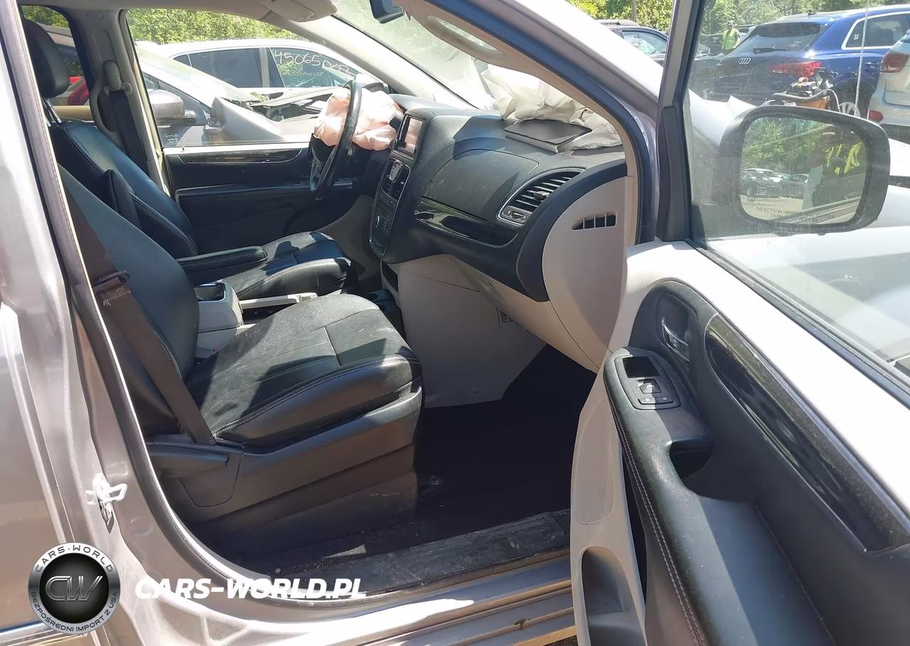 2016 Chrysler Town & Country Touring VIN:2C4RC1BGXGR112478 - 5