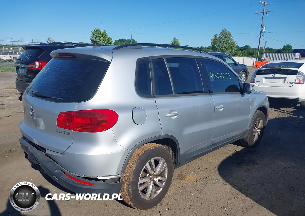 2015 Volkswagen Tiguan S VIN:WVGAV7AX6FW611890 - 4