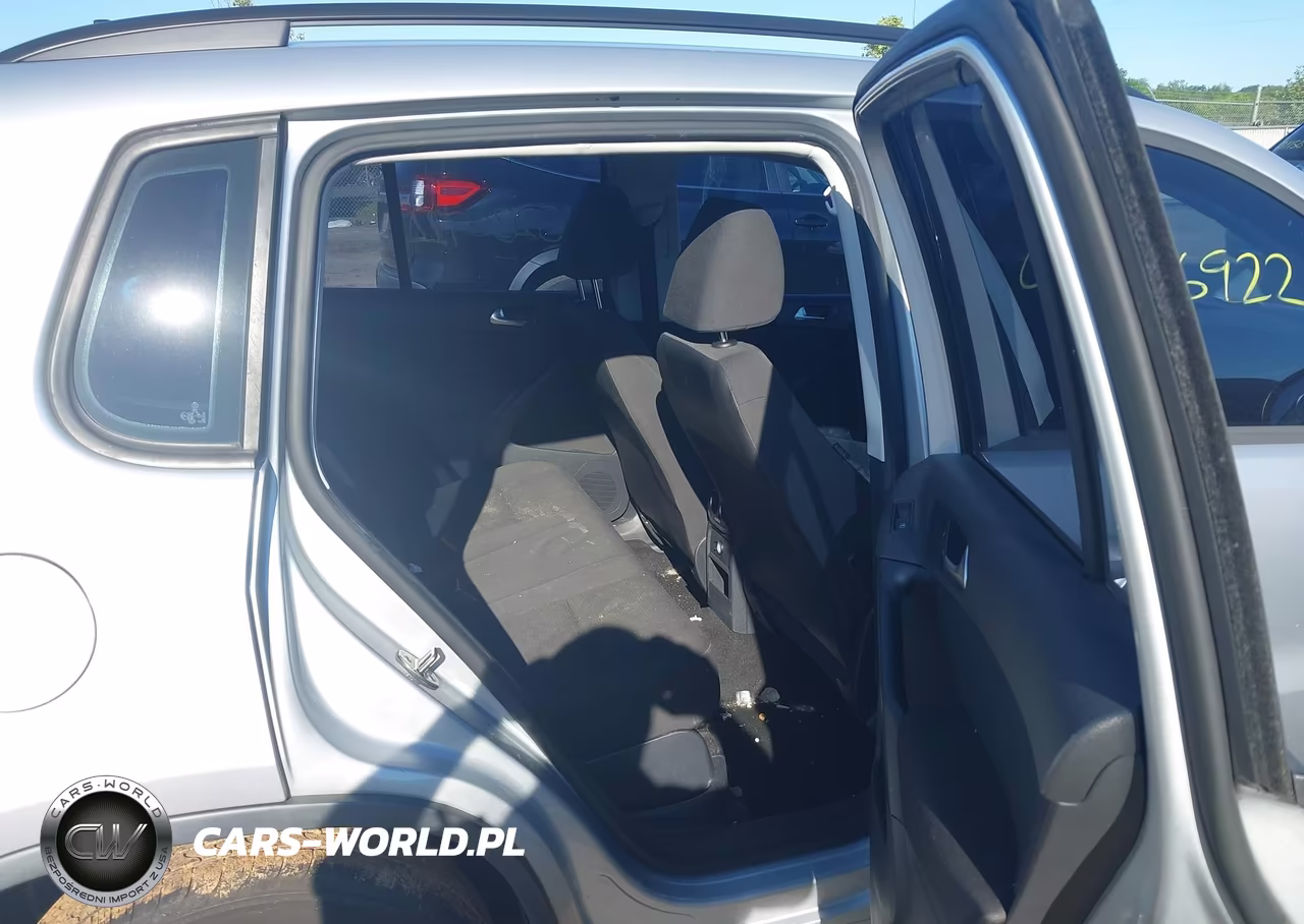 2015 Volkswagen Tiguan S VIN:WVGAV7AX6FW611890 - 8