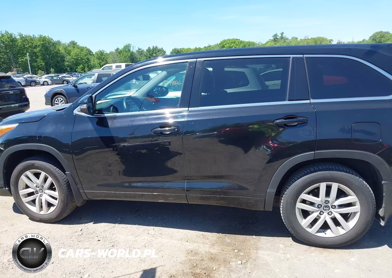 2016 Toyota Highlander Le V6 VIN:5TDBKRFH2GS270584 - 15