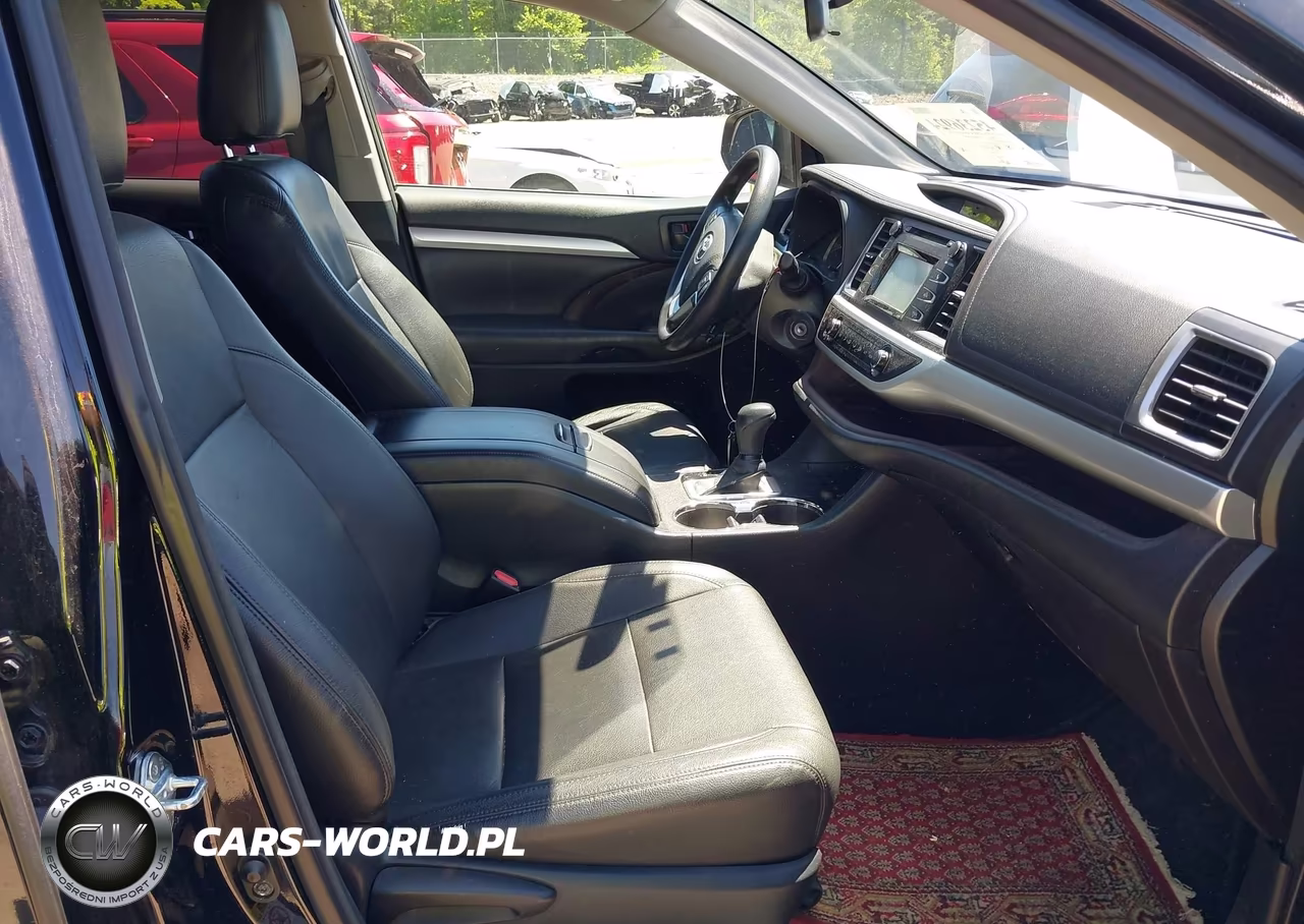 2016 Toyota Highlander Le V6 VIN:5TDBKRFH2GS270584 - 5