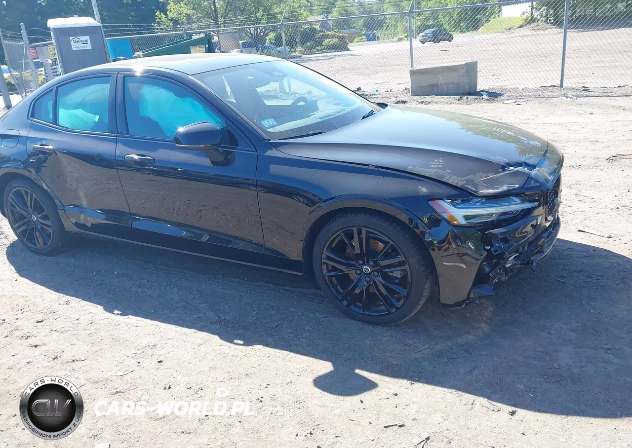 2024 Volvo S60 B5 Plus Black Edition – zdjęcie 1 z 16