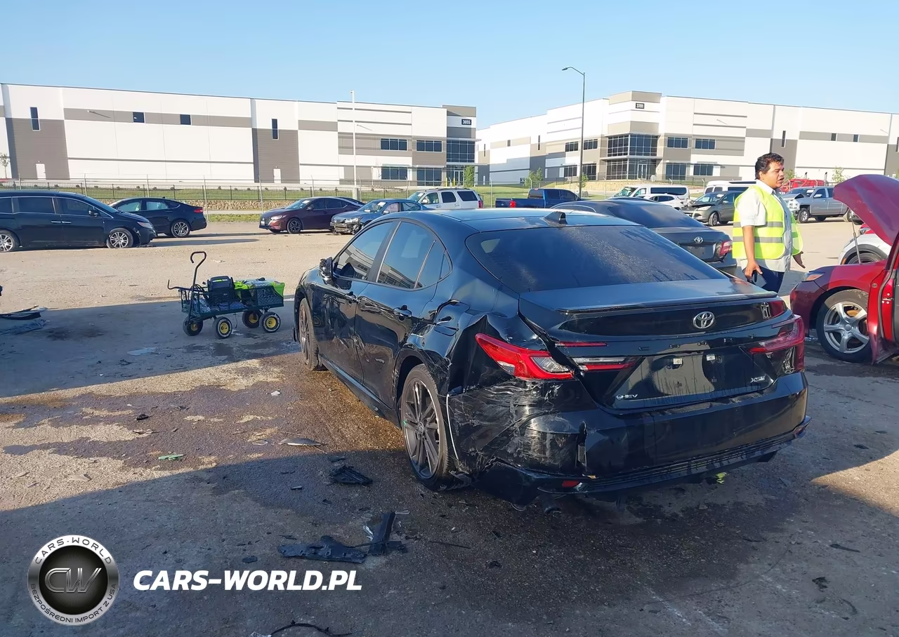 2025 Toyota Camry Xse VIN:4T1DAACK9SU529326 - 3