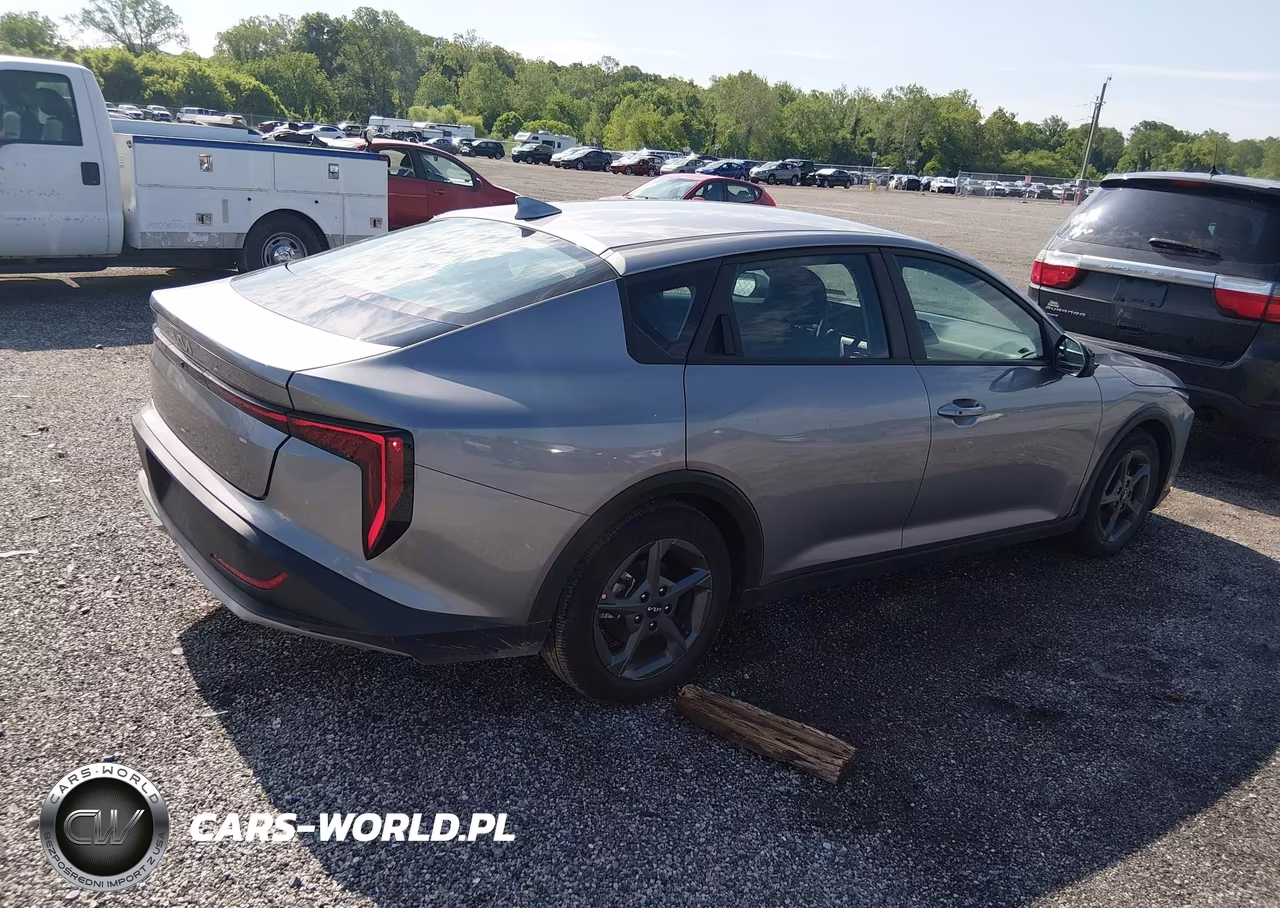 2025 Kia K4 Lx VIN:3KPFT4DE3SE218409 - 4