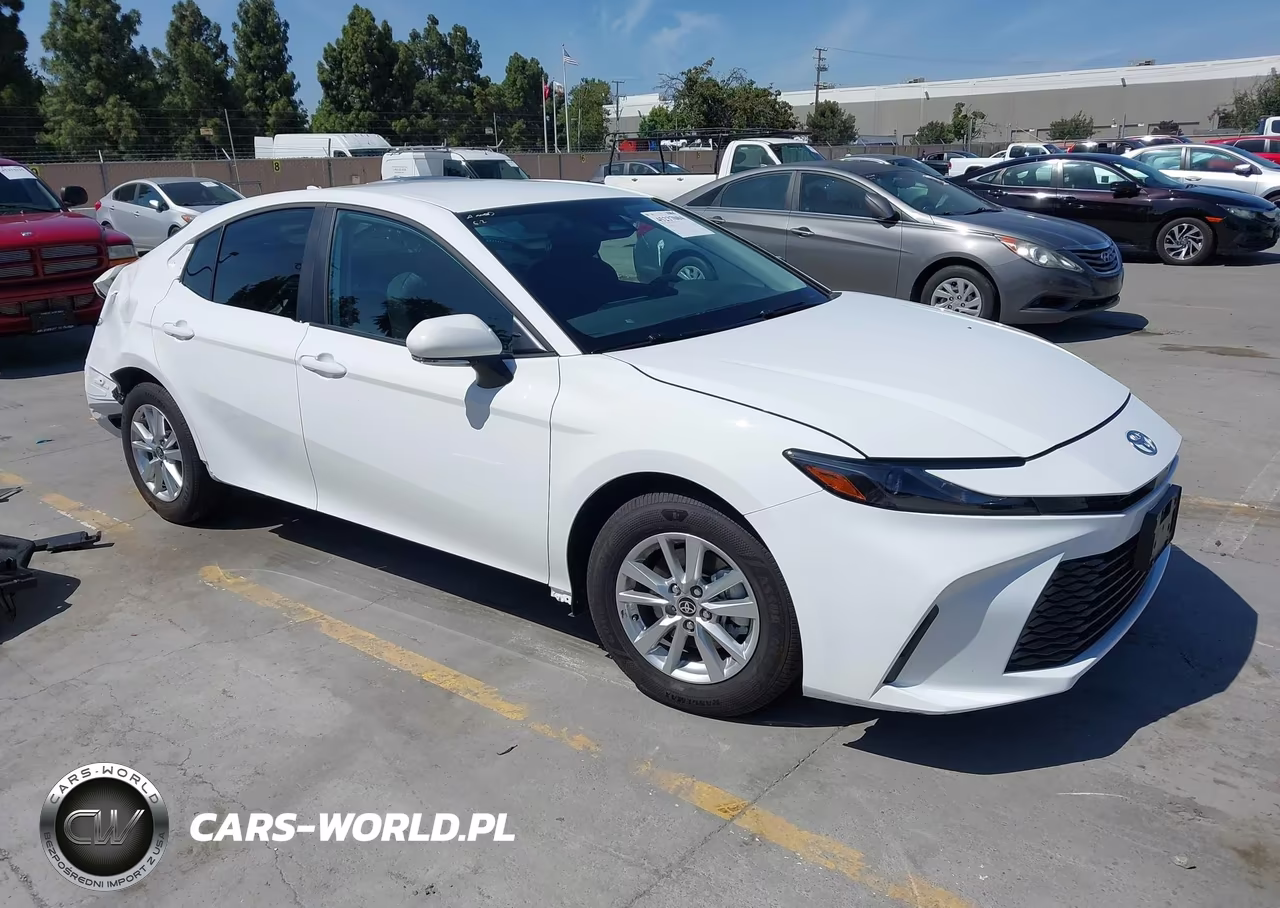 2025 Toyota Camry Le – zdjęcie 1 z 18