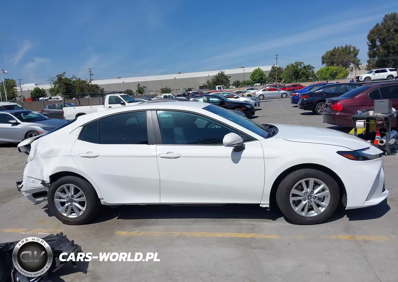 2025 Toyota Camry Le VIN:4T1DAACK3SU119623 - 14