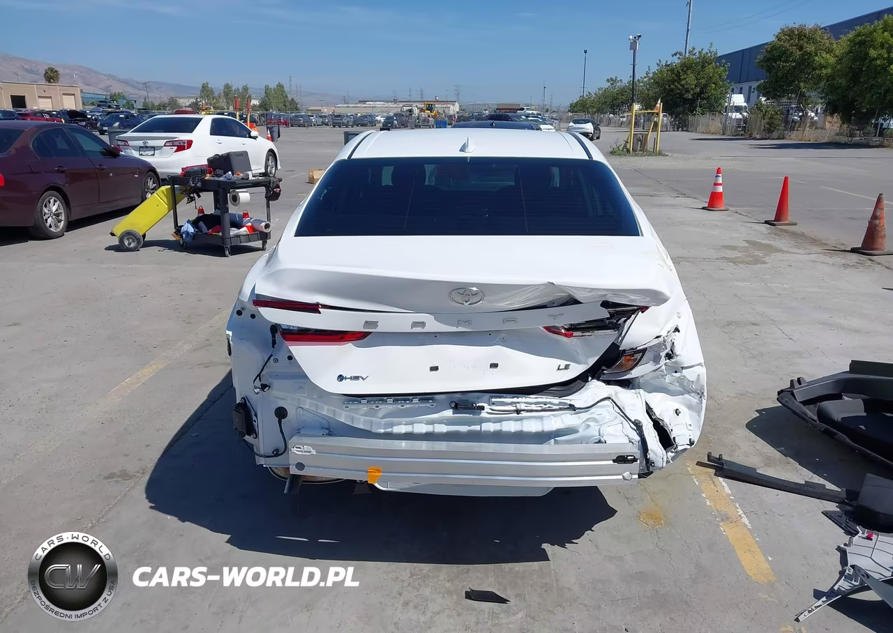 2025 Toyota Camry Le VIN:4T1DAACK3SU119623 - 17