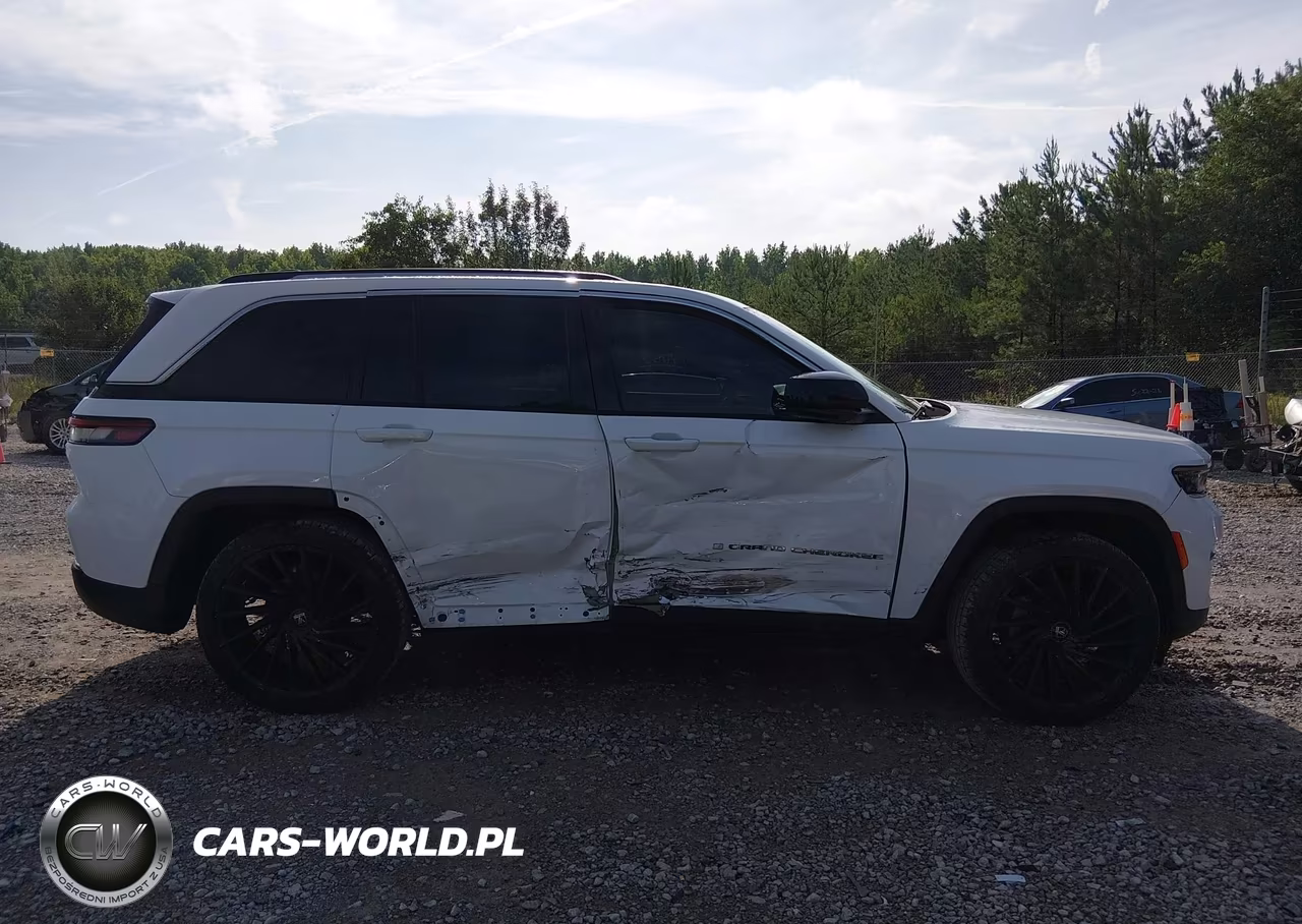 2023 Jeep Grand Cherokee Laredo VIN:1C4RJGAG2PC542170 - 13