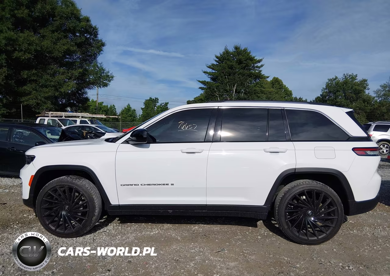 2023 Jeep Grand Cherokee Laredo VIN:1C4RJGAG2PC542170 - 14