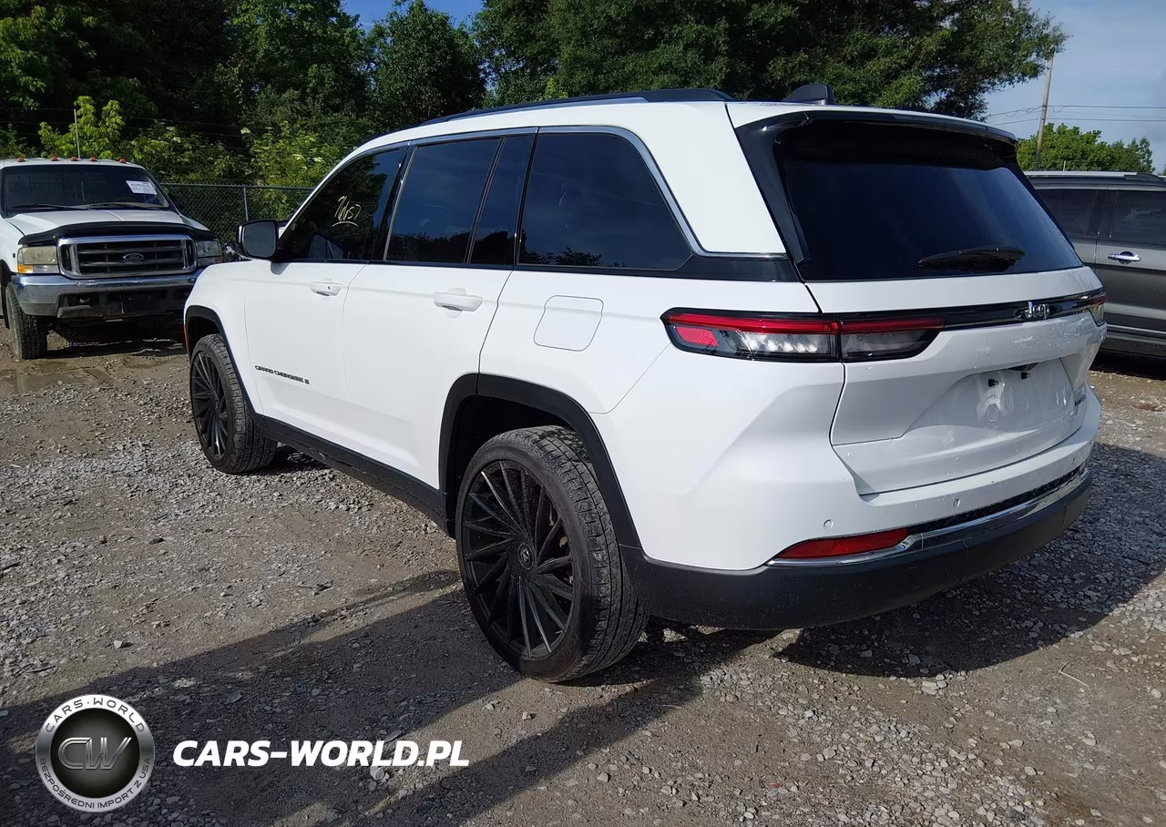 2023 Jeep Grand Cherokee Laredo VIN:1C4RJGAG2PC542170 - 3