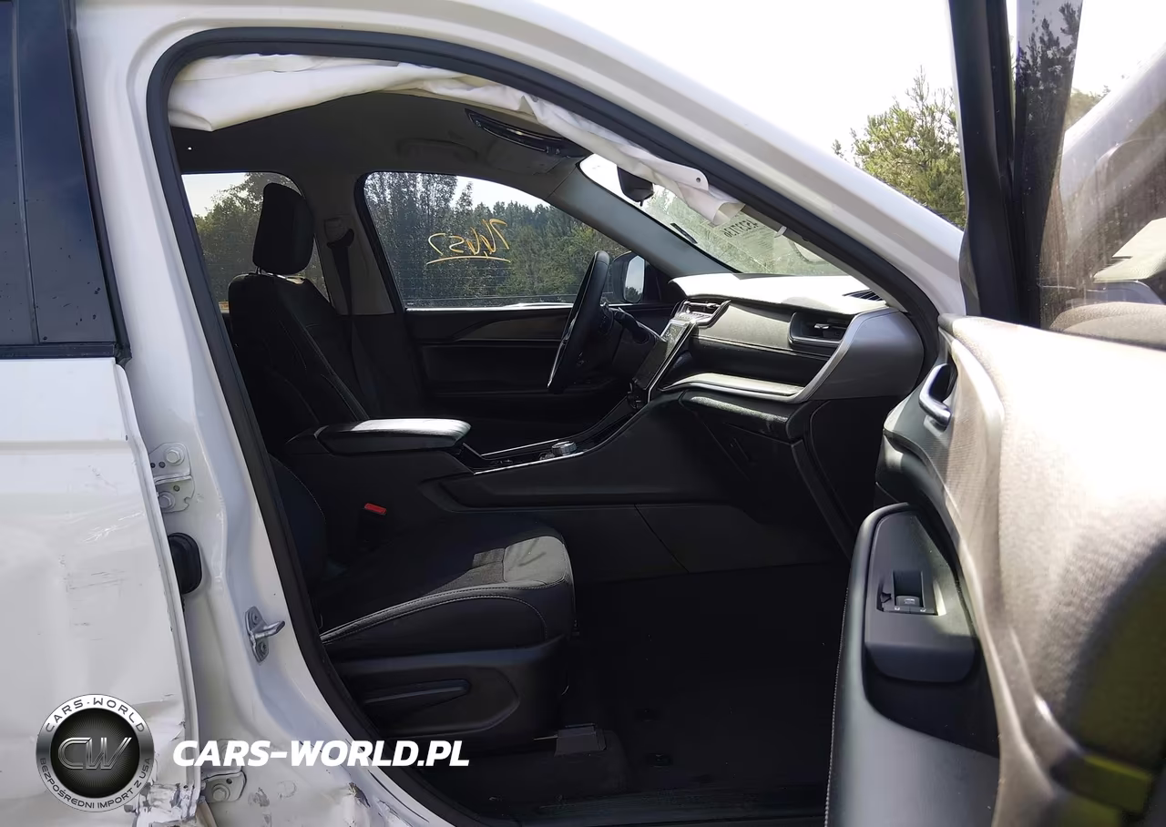 2023 Jeep Grand Cherokee Laredo VIN:1C4RJGAG2PC542170 - 5