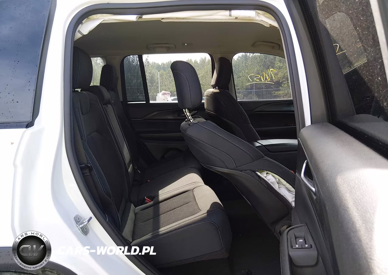 2023 Jeep Grand Cherokee Laredo VIN:1C4RJGAG2PC542170 - 8