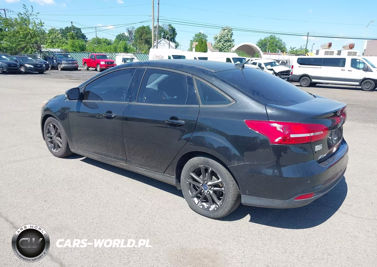 2015 Ford Focus Se VIN:1FADP3F29FL208656 - 3