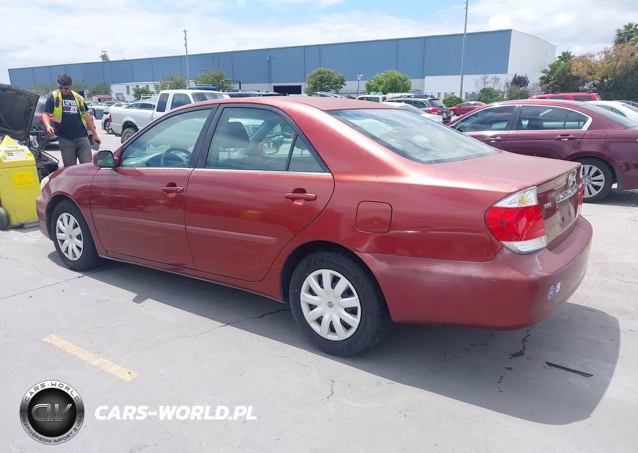 2005 Toyota Camry Le VIN:4T1BE32K75U394246 - 3
