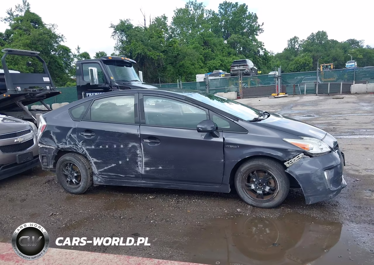2015 Toyota Prius Two VIN:JTDKN3DUXF1986293 - 14
