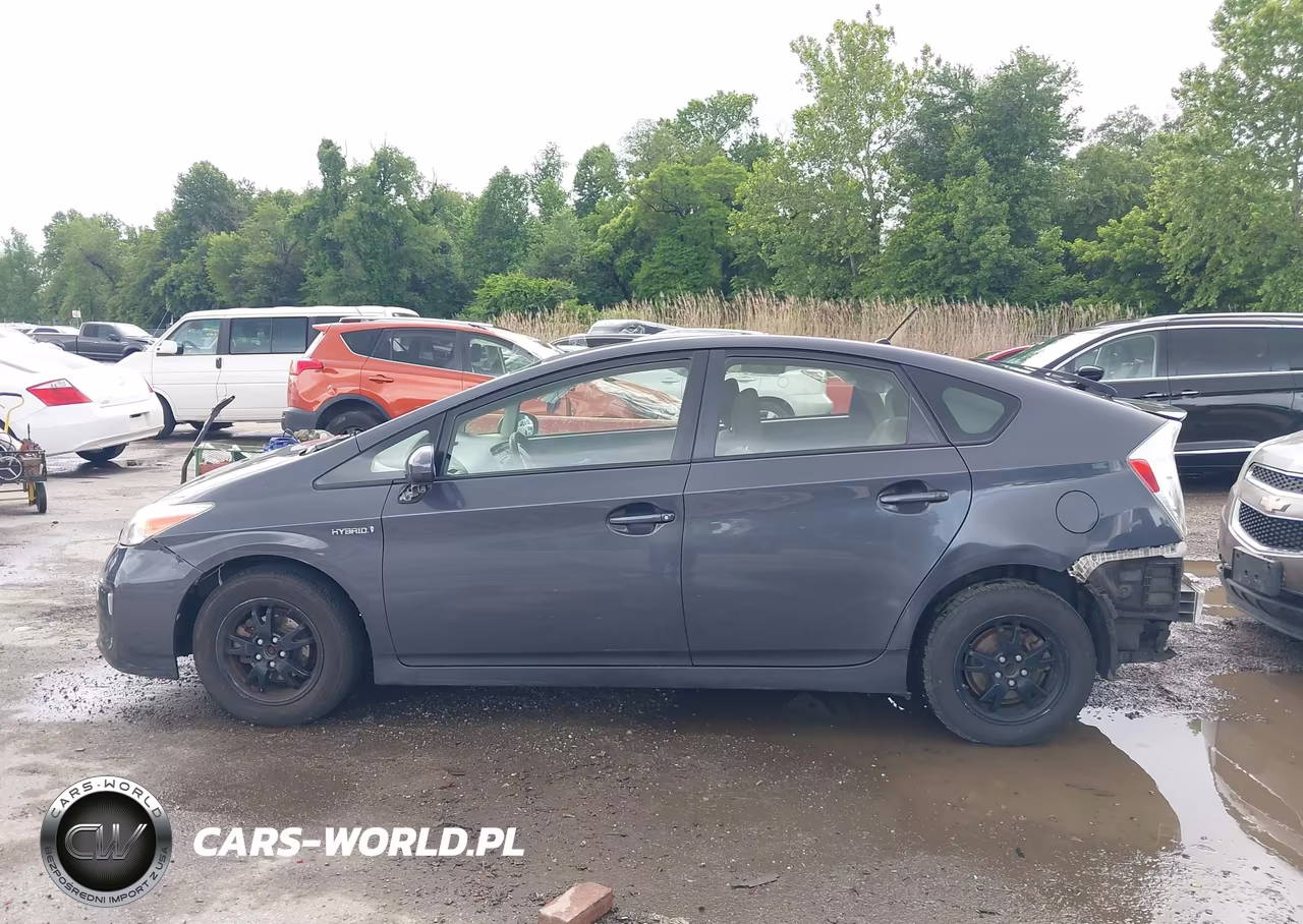 2015 Toyota Prius Two VIN:JTDKN3DUXF1986293 - 15